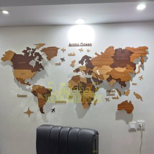 تابلو نقش جهان چوبی با رنگبندی متمایز کشورها تابلو نقش جهان چوبی با رنگبندی متمایز کشورها